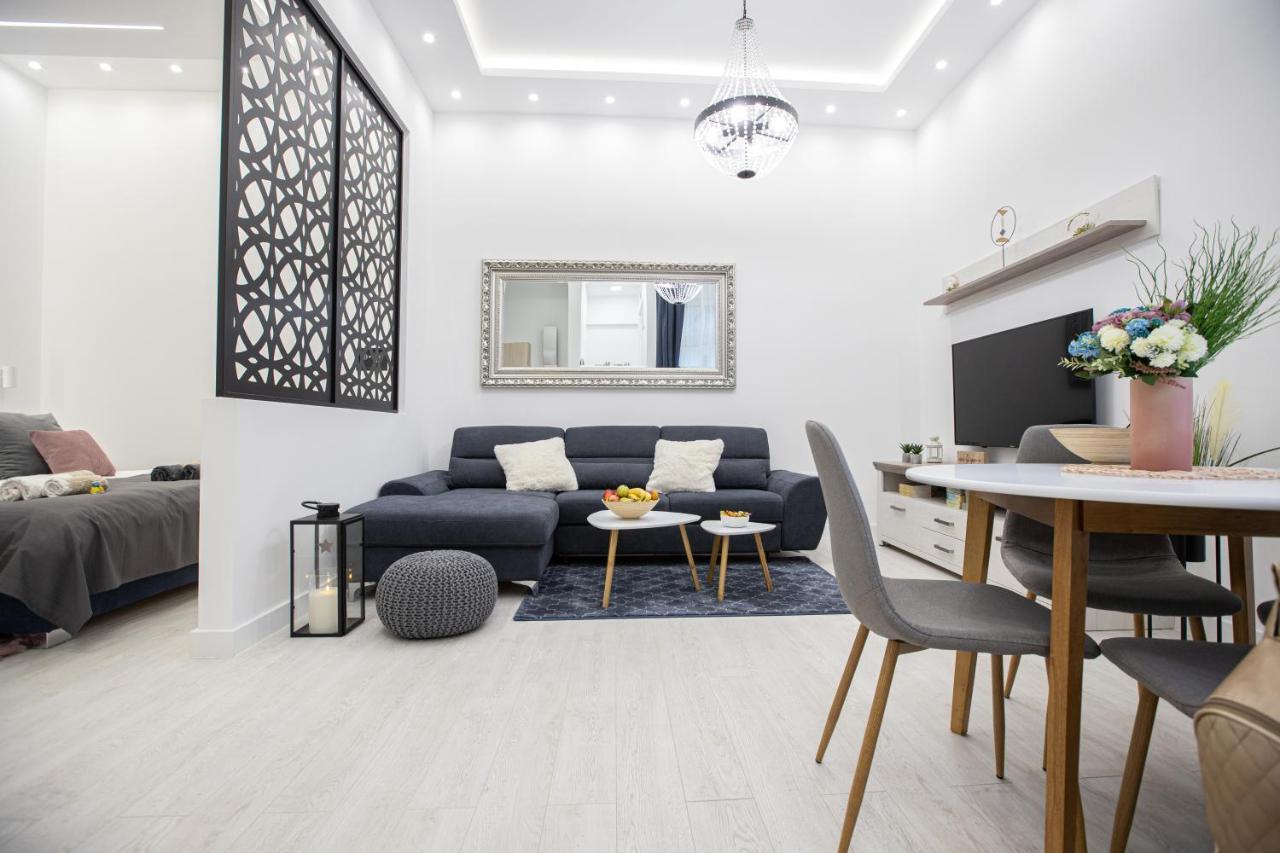 Theatre Square Apartments Újvidék Kültér fotó