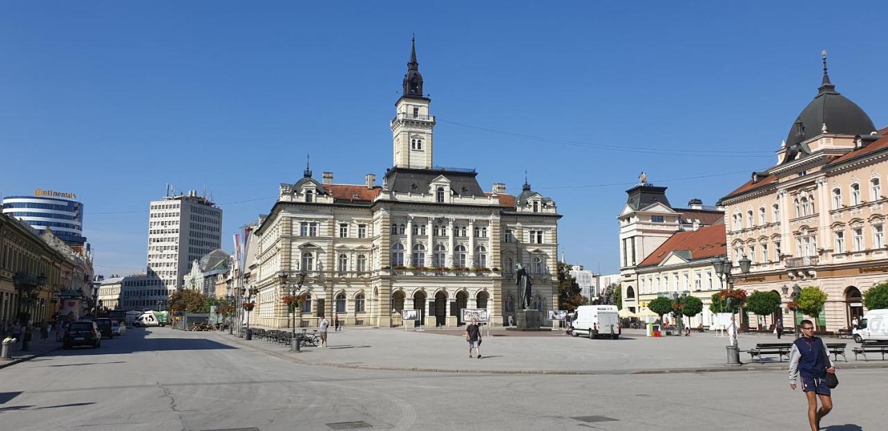 Theatre Square Apartments Újvidék Kültér fotó