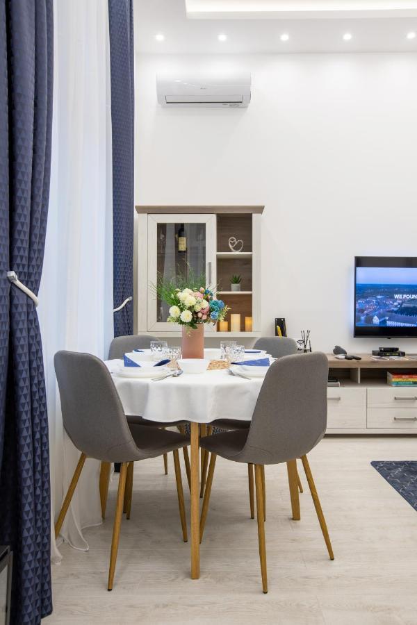 Theatre Square Apartments Újvidék Kültér fotó