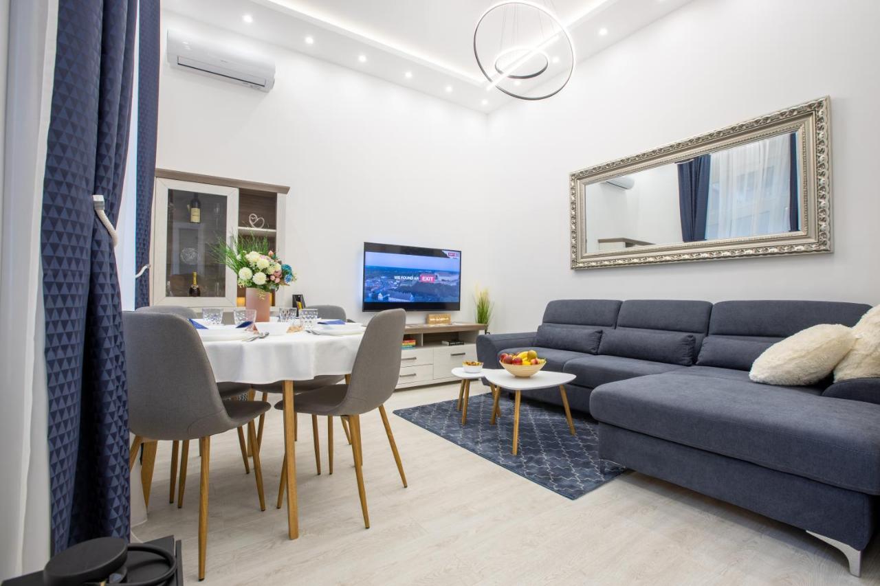 Theatre Square Apartments Újvidék Kültér fotó
