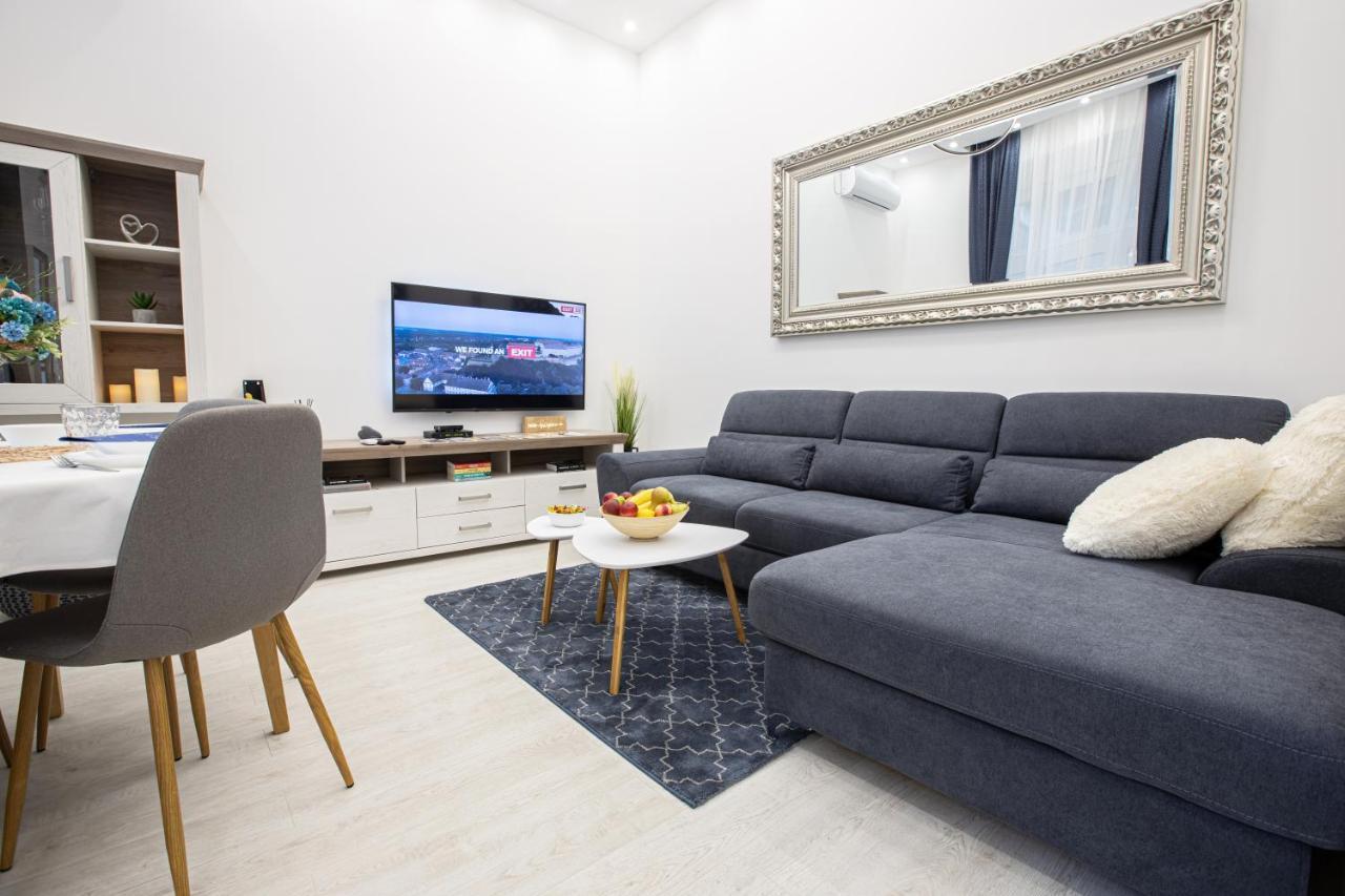 Theatre Square Apartments Újvidék Kültér fotó